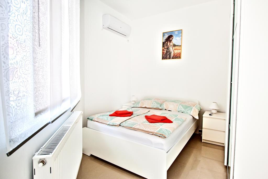 Apartment Vukadin Pula Exteriör bild